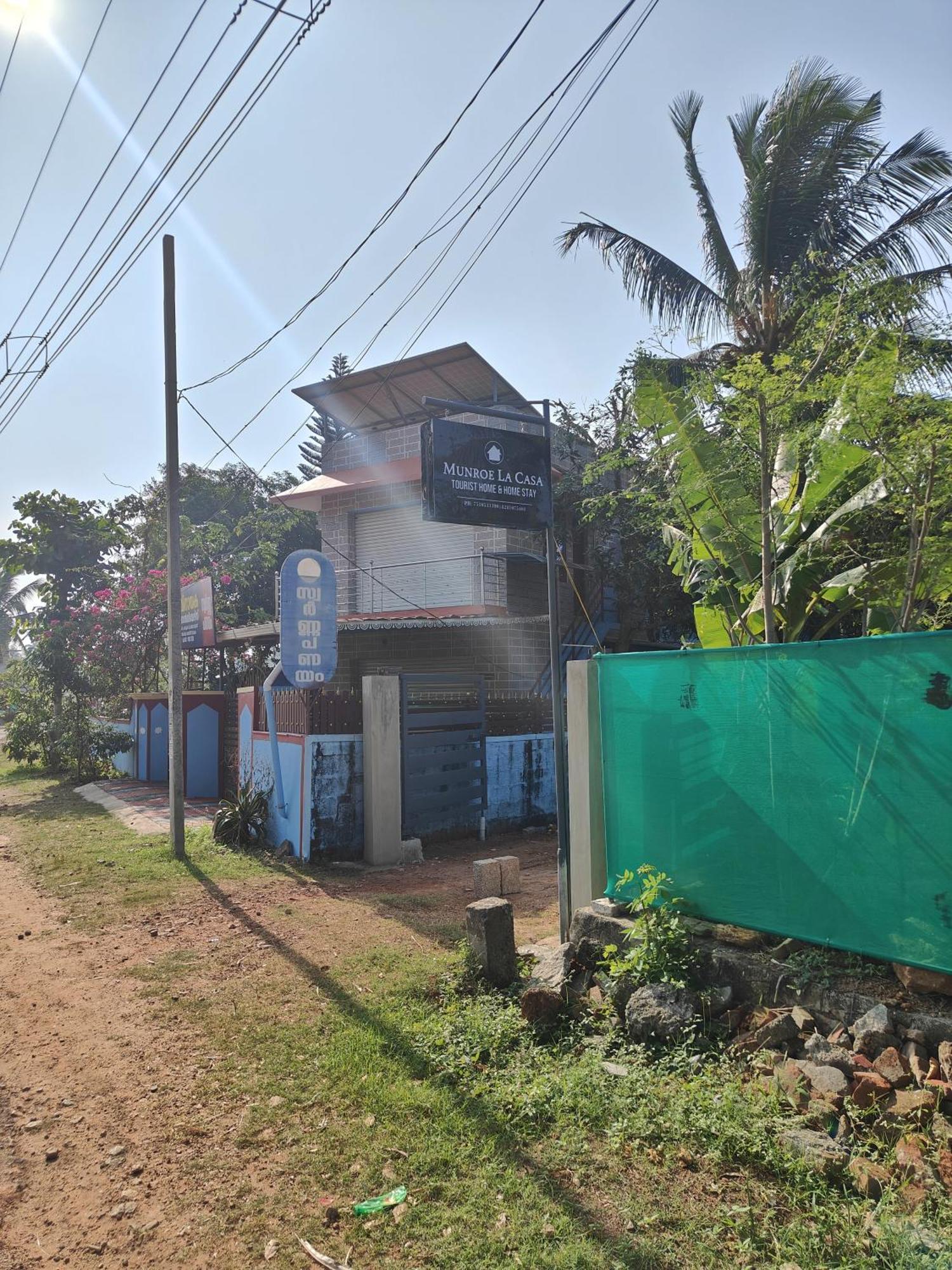 Munroe La Casa * Kollam