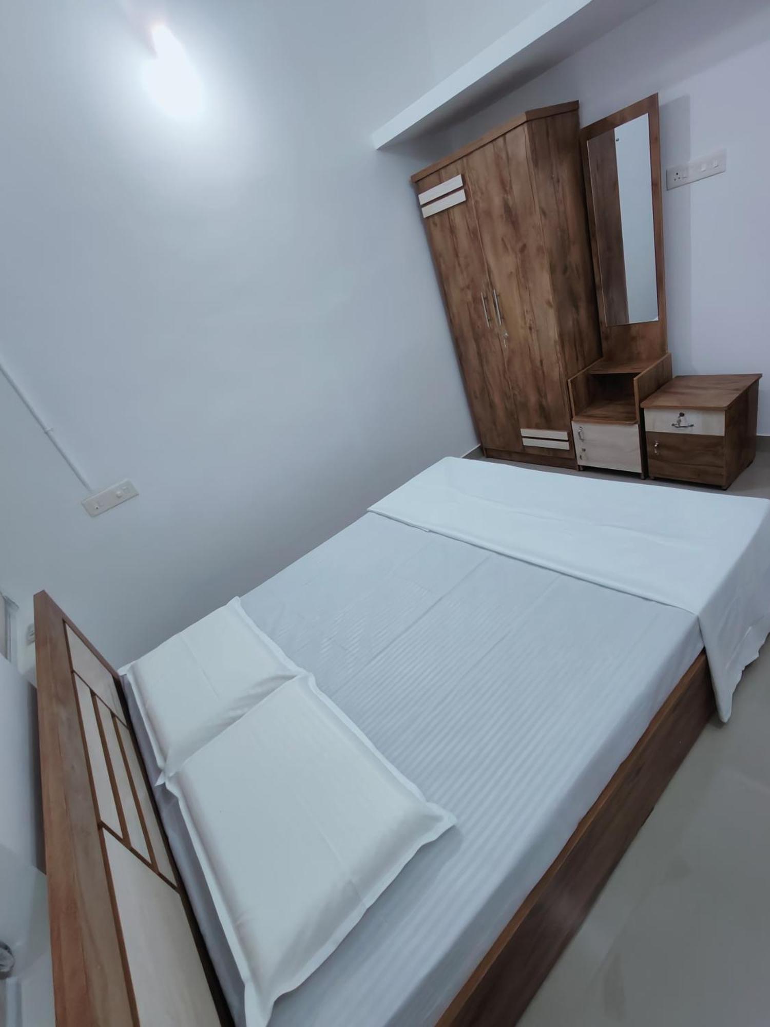 Munroe La Casa Kollam