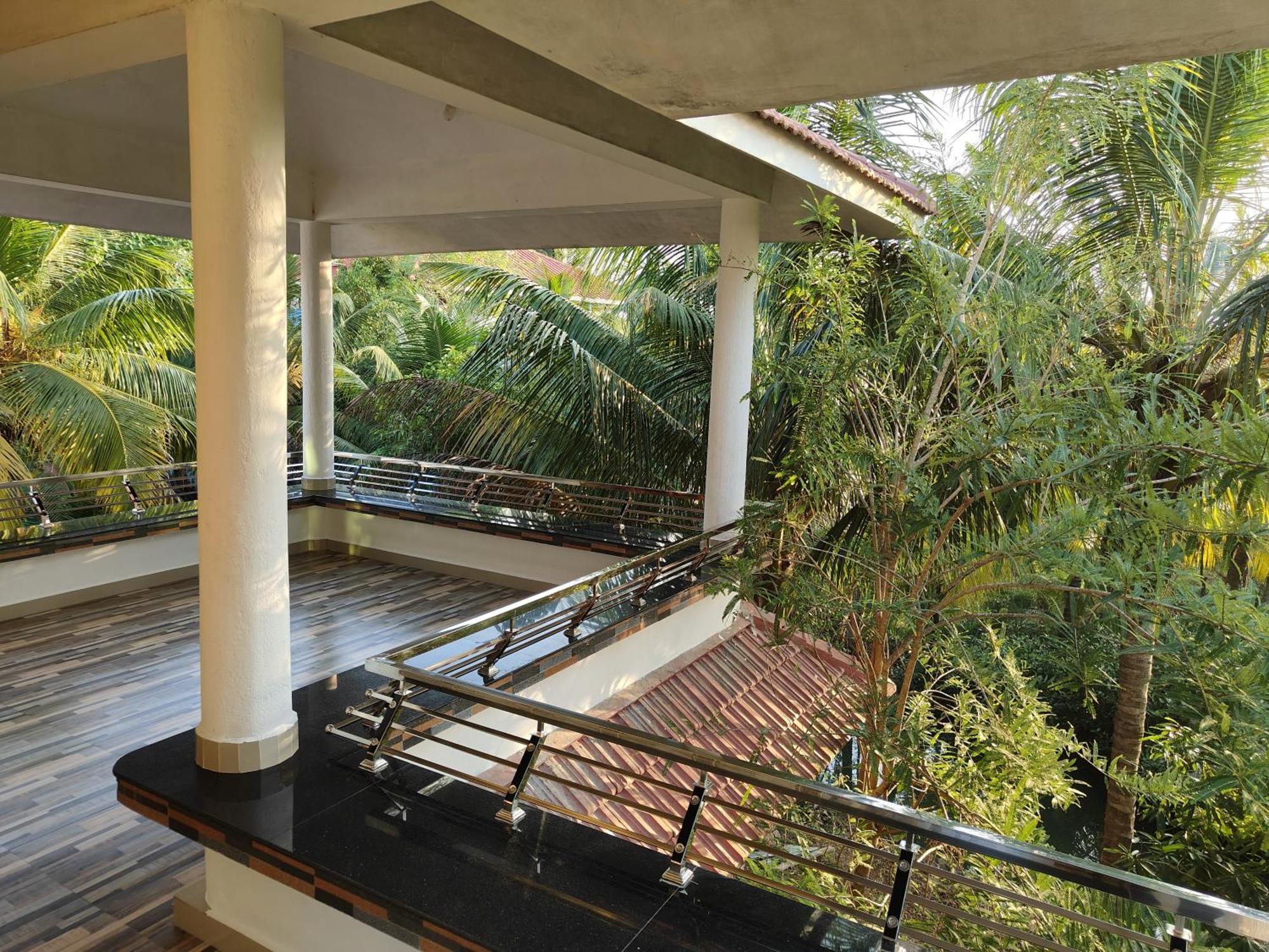 Munroe La Casa Kollam
